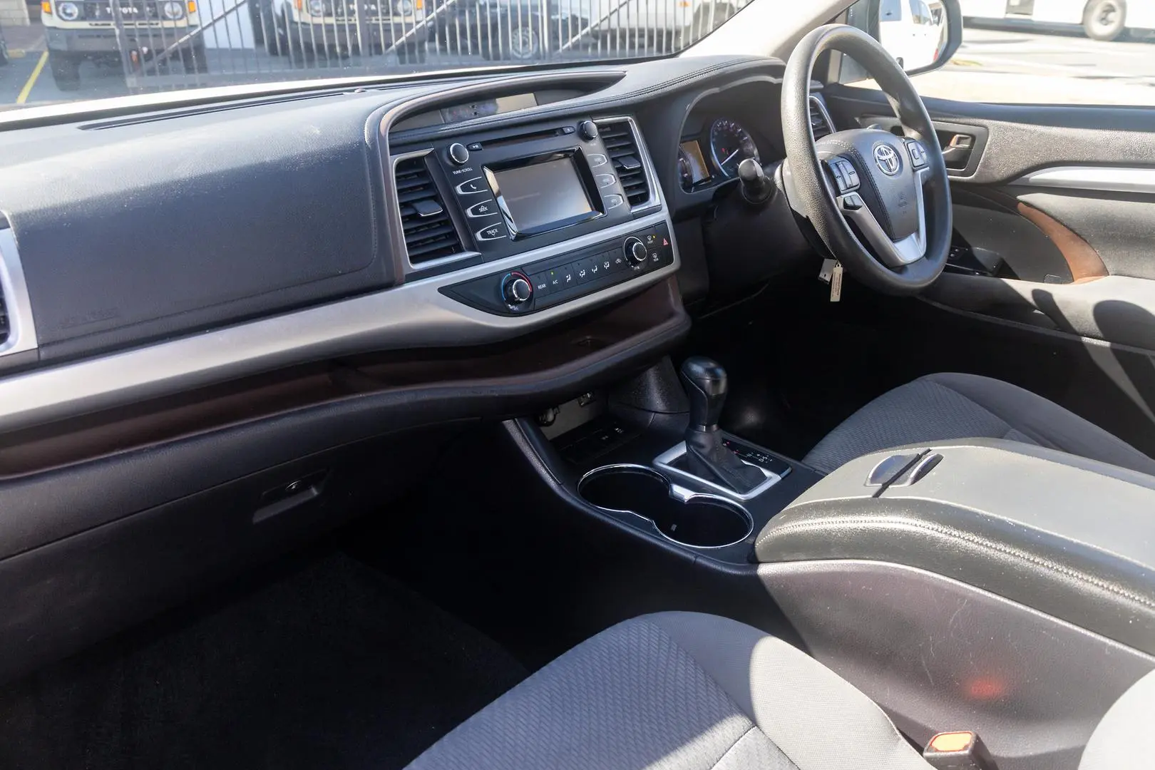 2015 Toyota Kluger Gallery Image 8