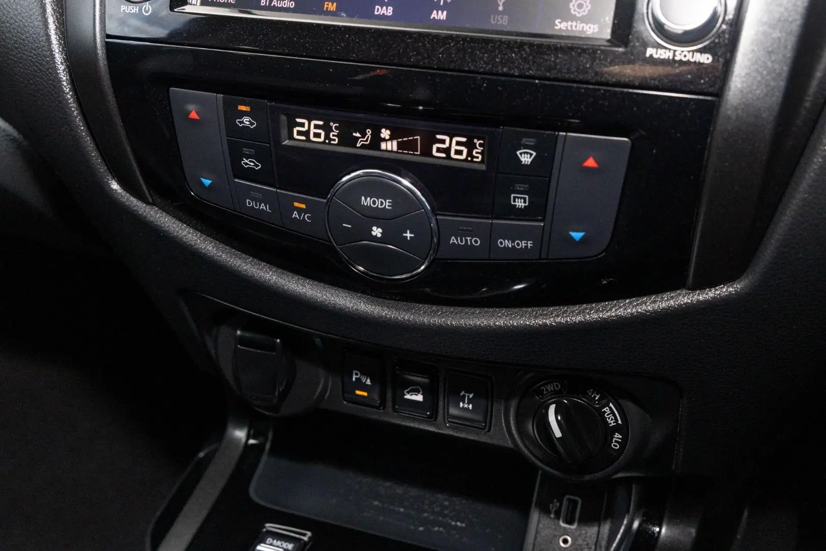 2021 Nissan Navara Gallery Image 16