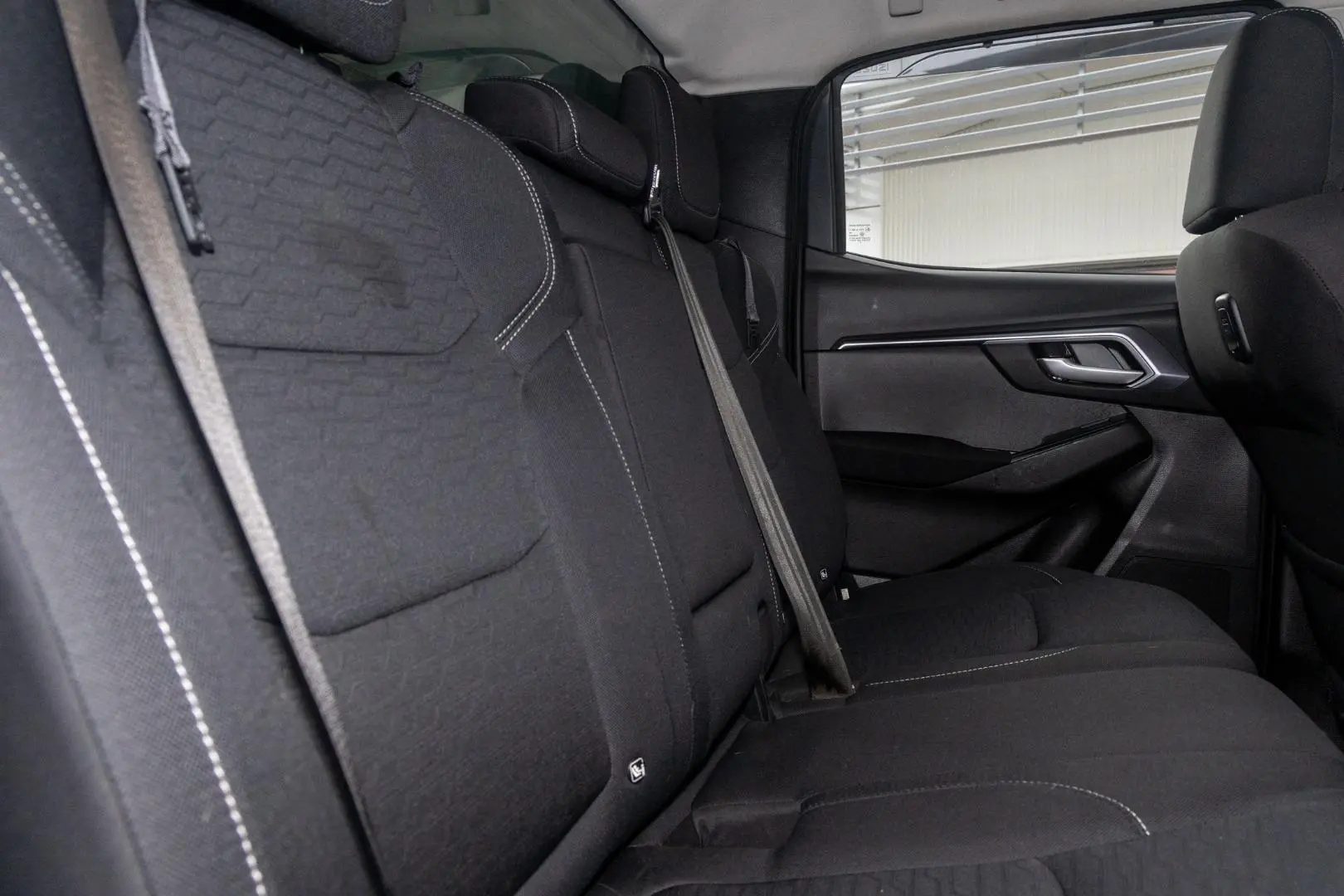 2022 Isuzu D-MAX Gallery Image 9