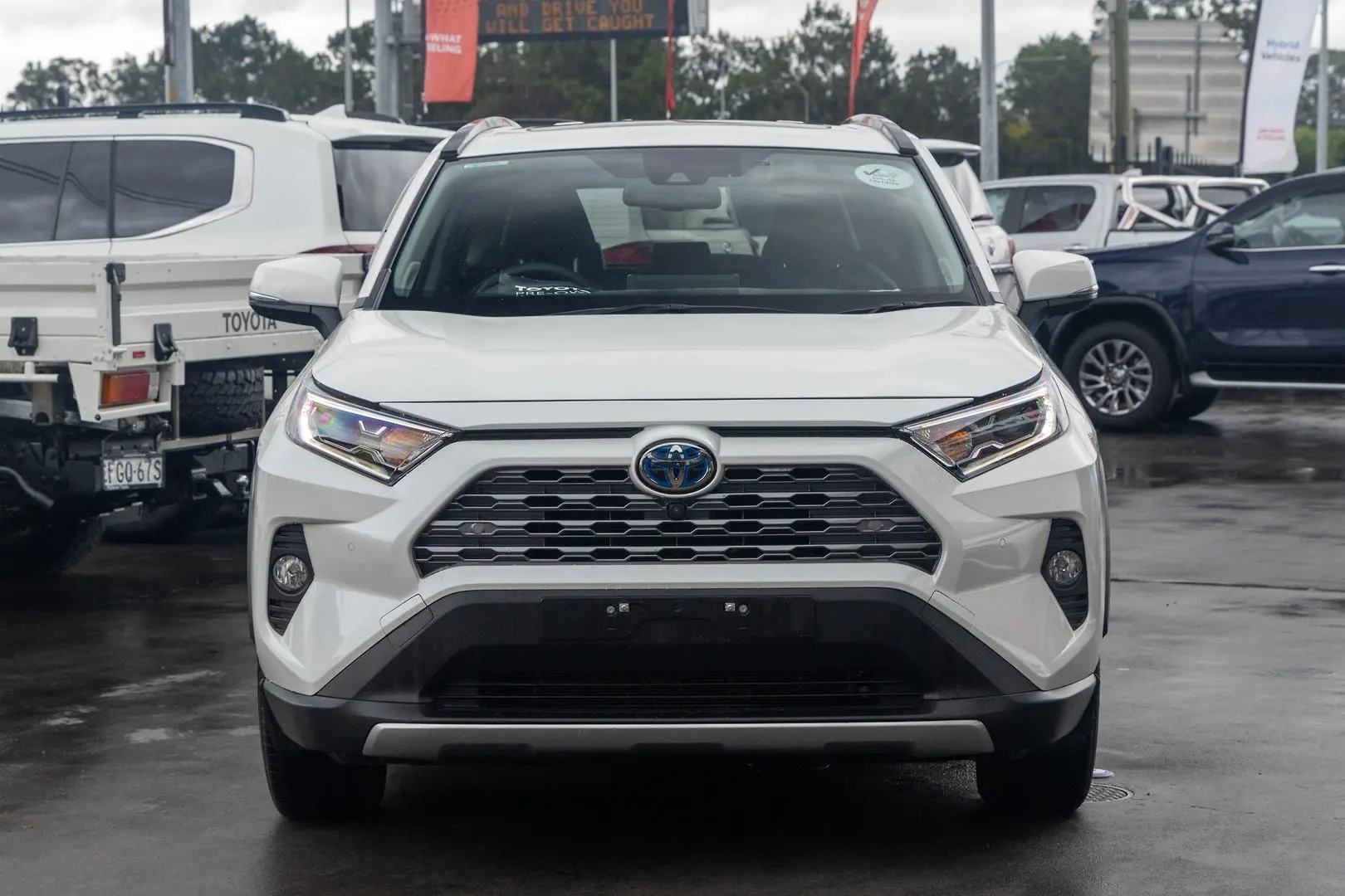 2021 Toyota RAV4 Gallery Image 2