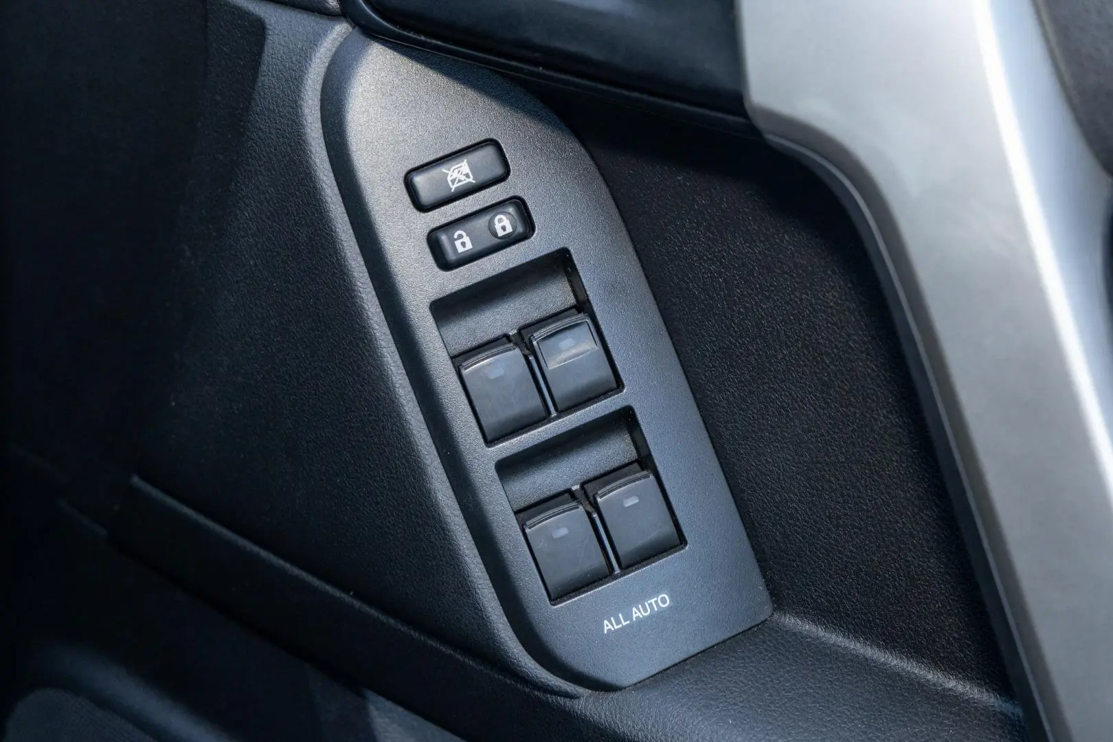 2020 Toyota Landcruiser Prado Gallery Image 18