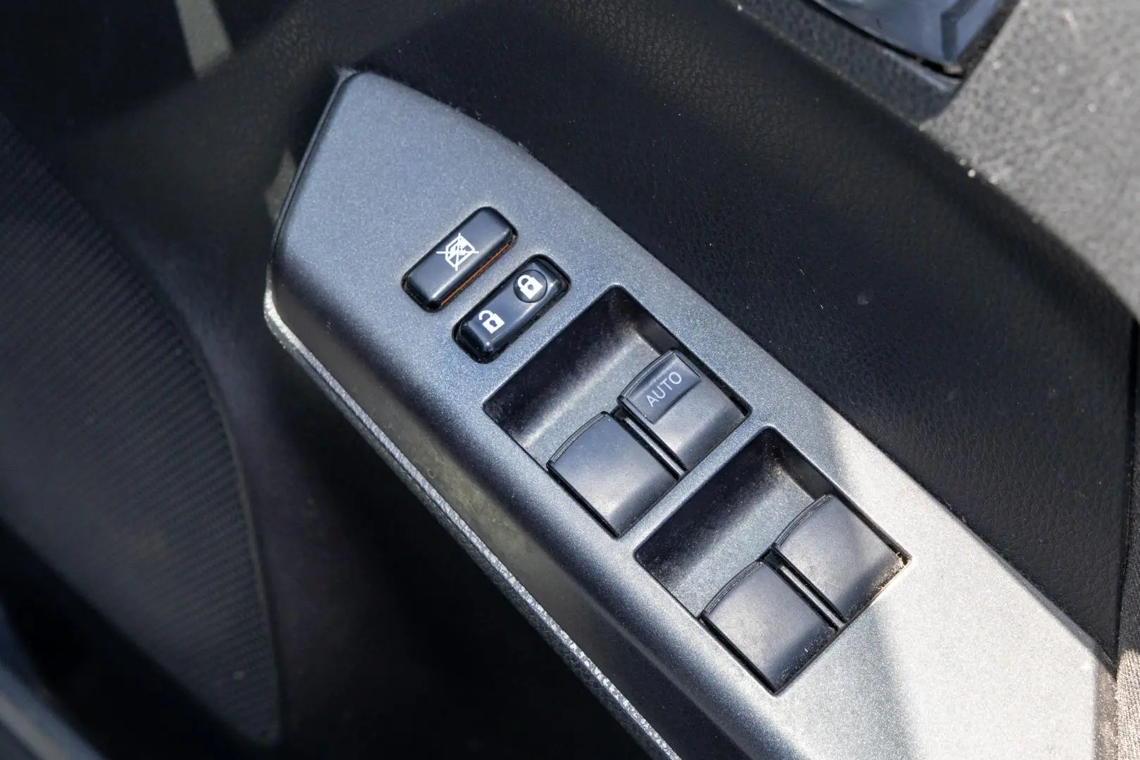 2017 Toyota RAV4 Gallery Image 18