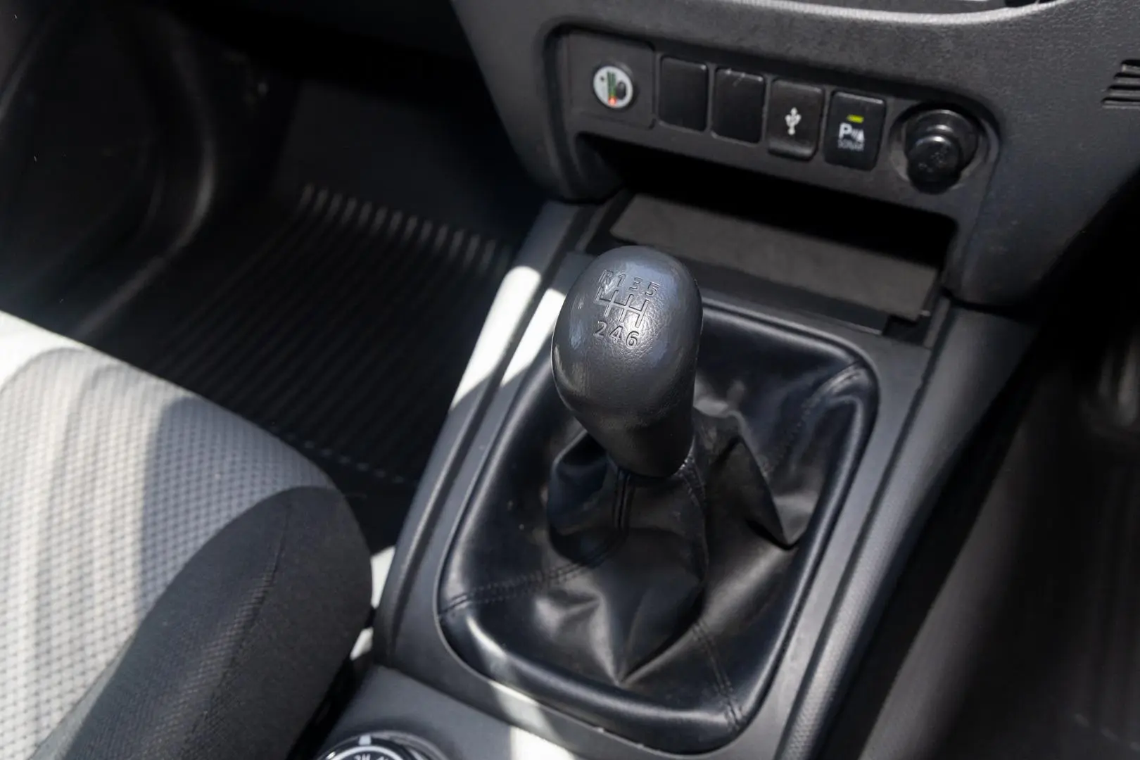 2019 Mitsubishi Triton Gallery Image 16