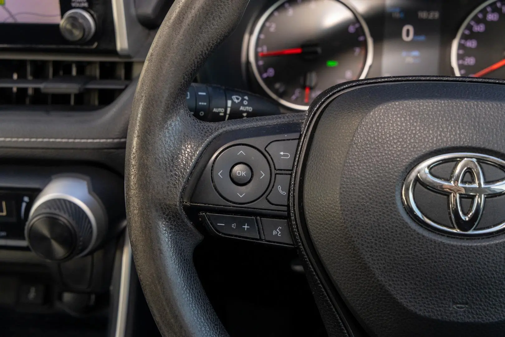 2020 Toyota RAV4 Gallery Image 11