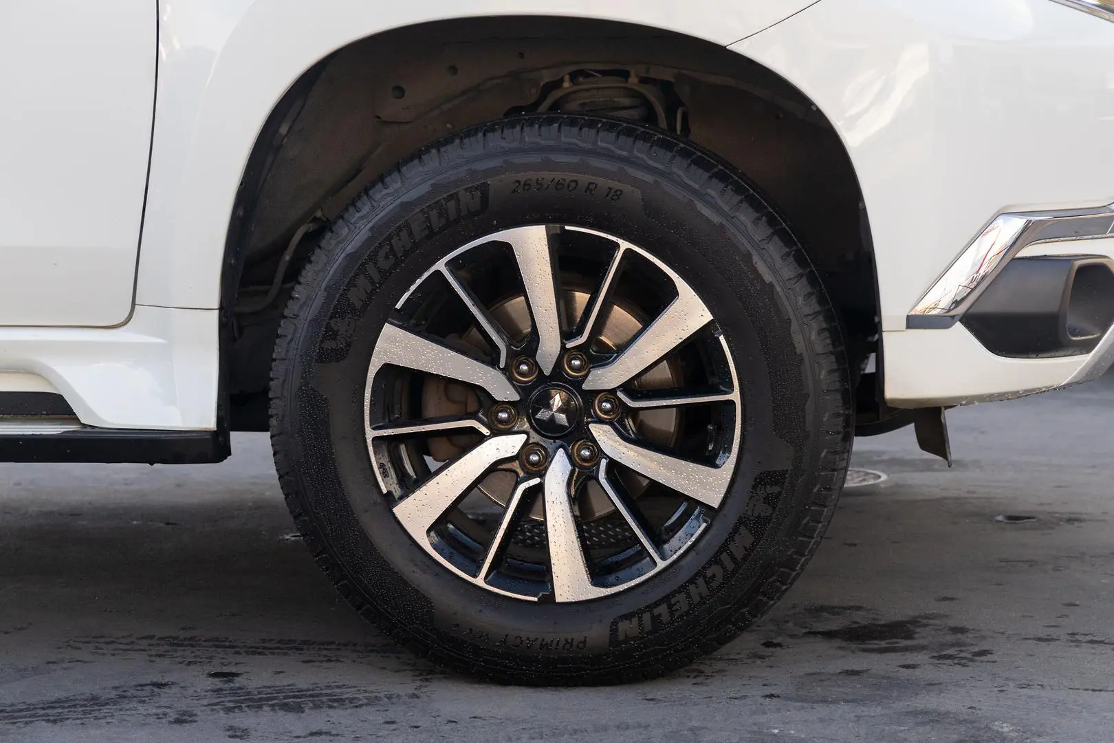 2017 Mitsubishi Pajero Sport Gallery Image 23