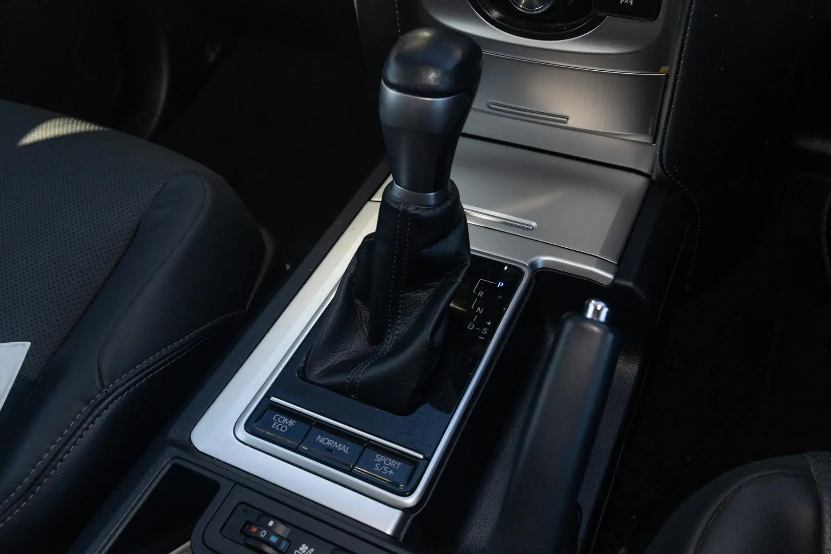2023 Toyota Landcruiser Prado Gallery Image 17