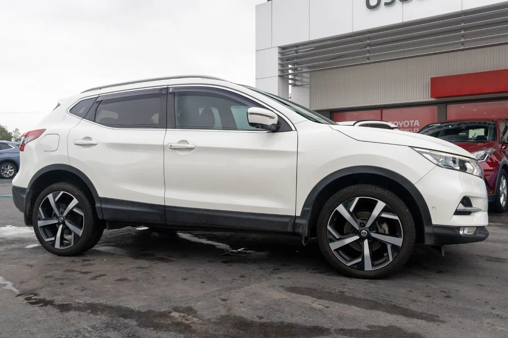 2017 Nissan Qashqai Gallery Image 3