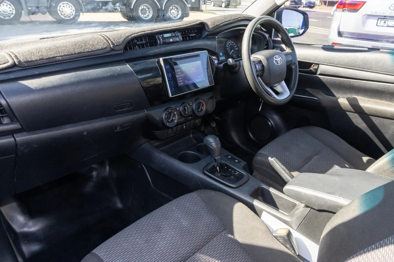 2019 Toyota Hilux Gallery Image 8