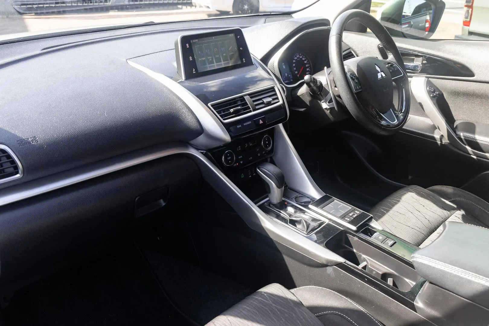 2017 Mitsubishi Eclipse Cross Gallery Image 8