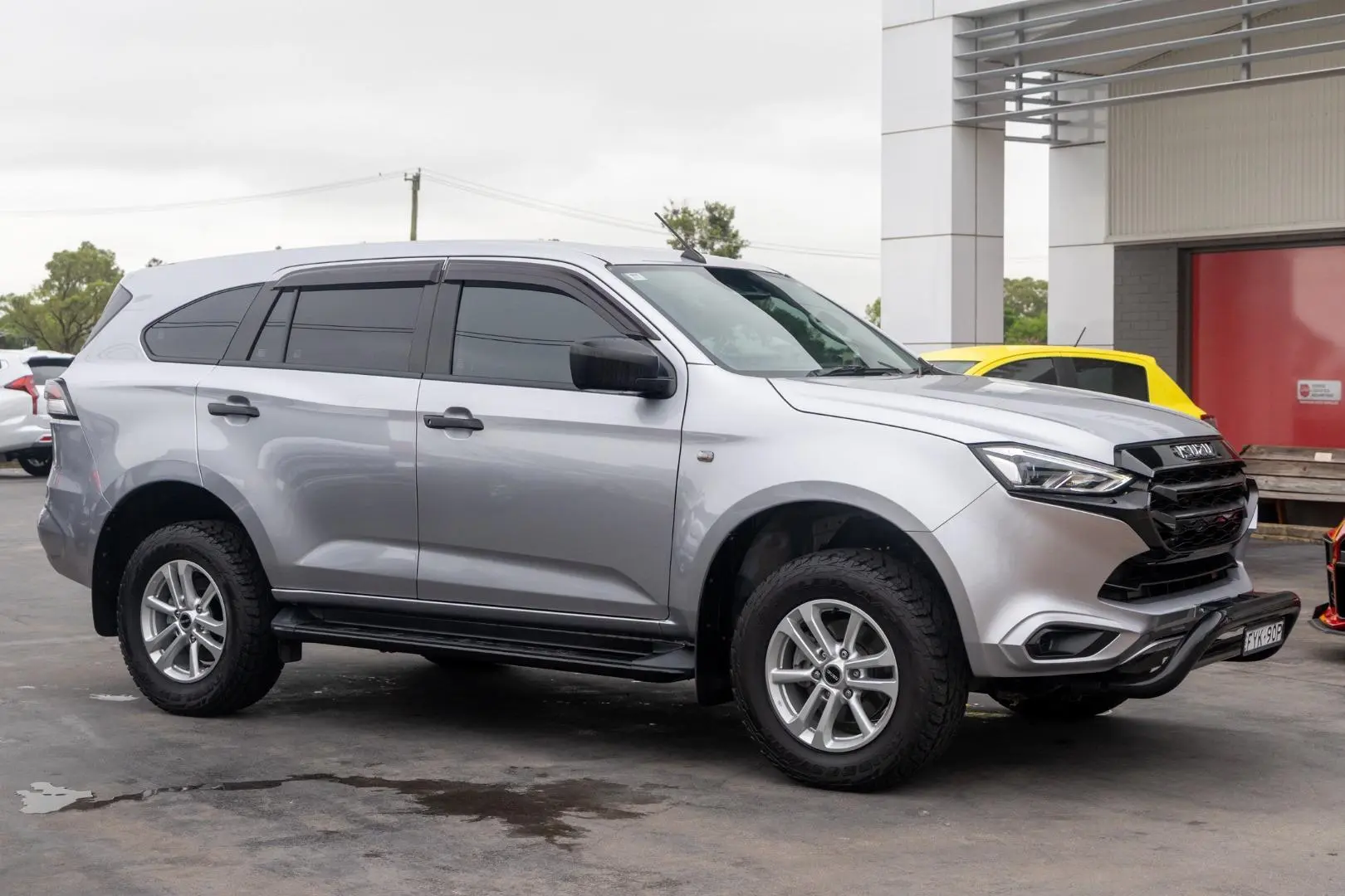 2022 Isuzu MU-X Gallery Image 3