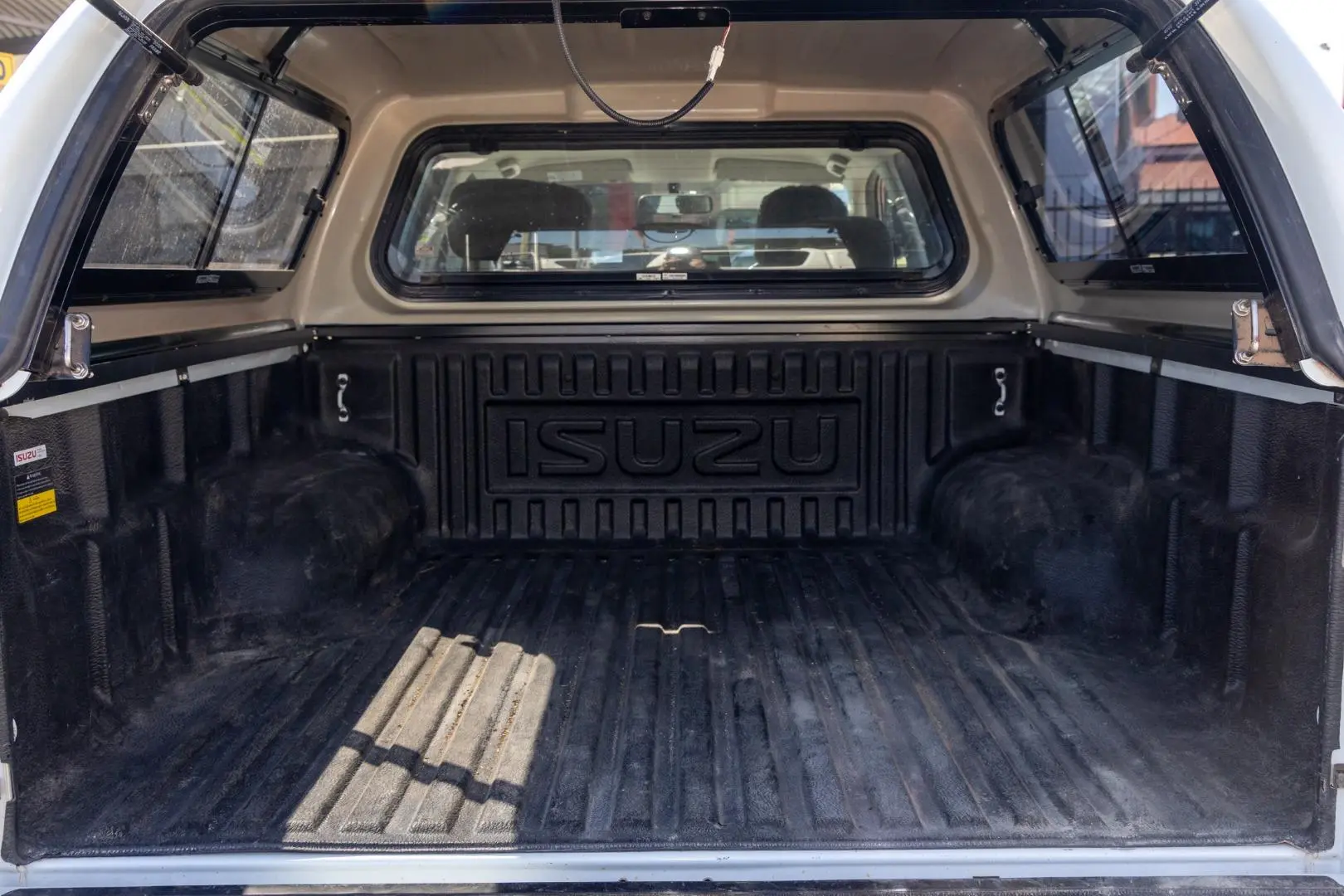 2019 Isuzu D-MAX Gallery Image 19