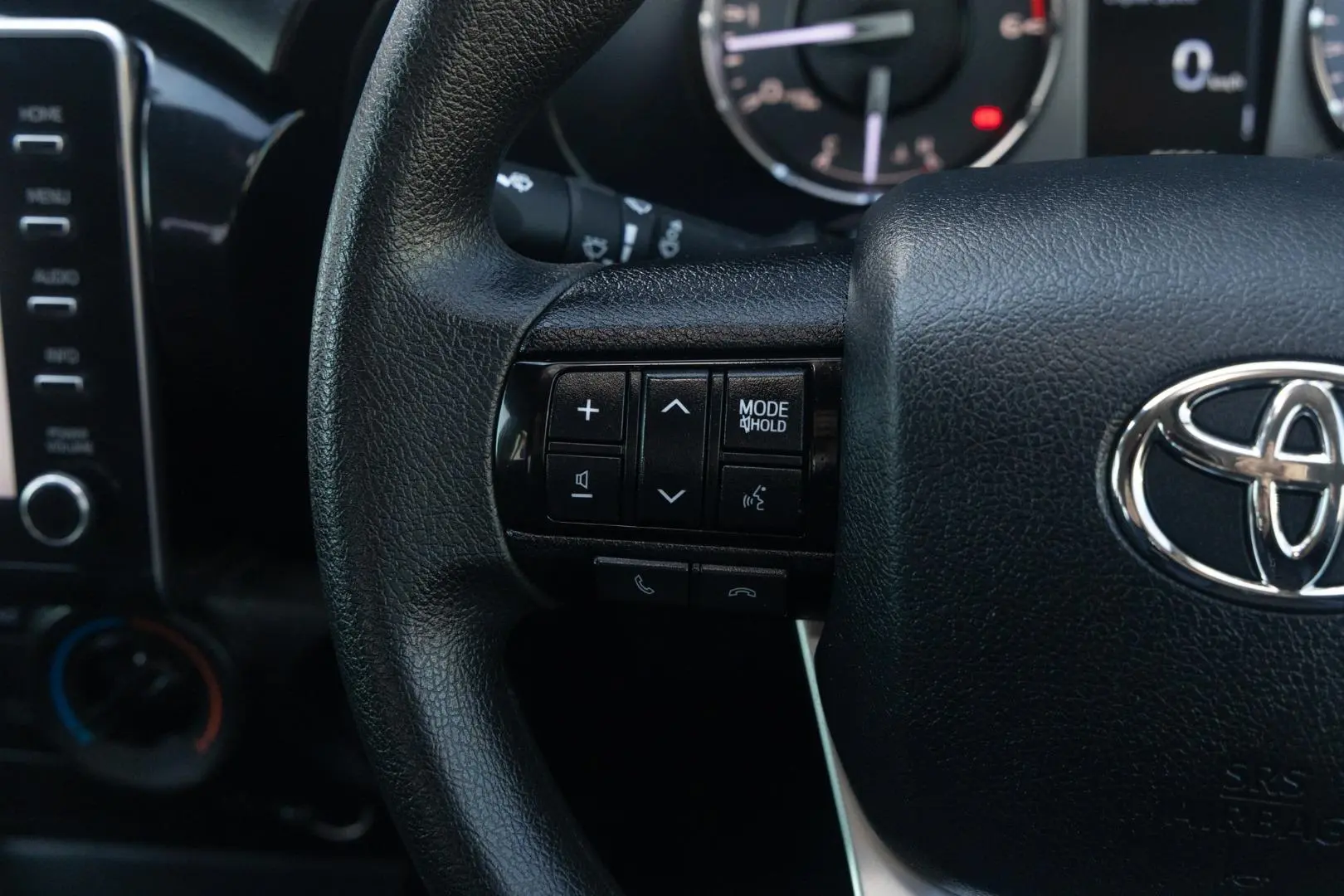 2022 Toyota Hilux Gallery Image 11