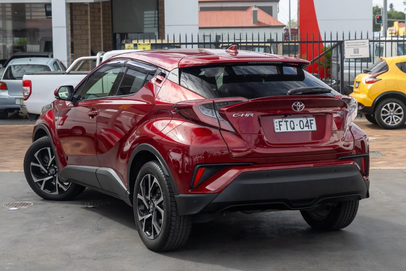 2018 Toyota C-HR Gallery Image 2