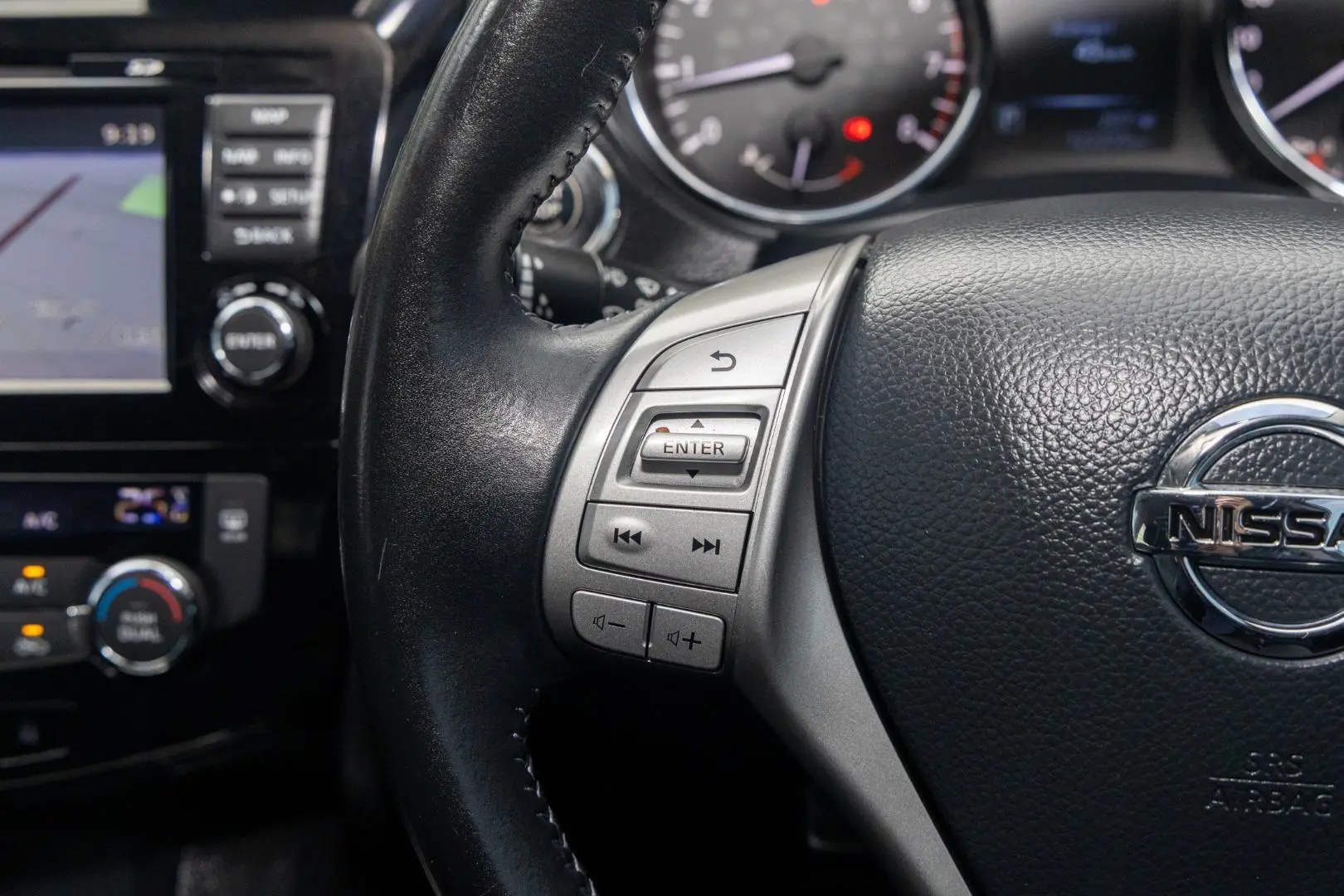 2016 Nissan QASHQAI Gallery Image 11