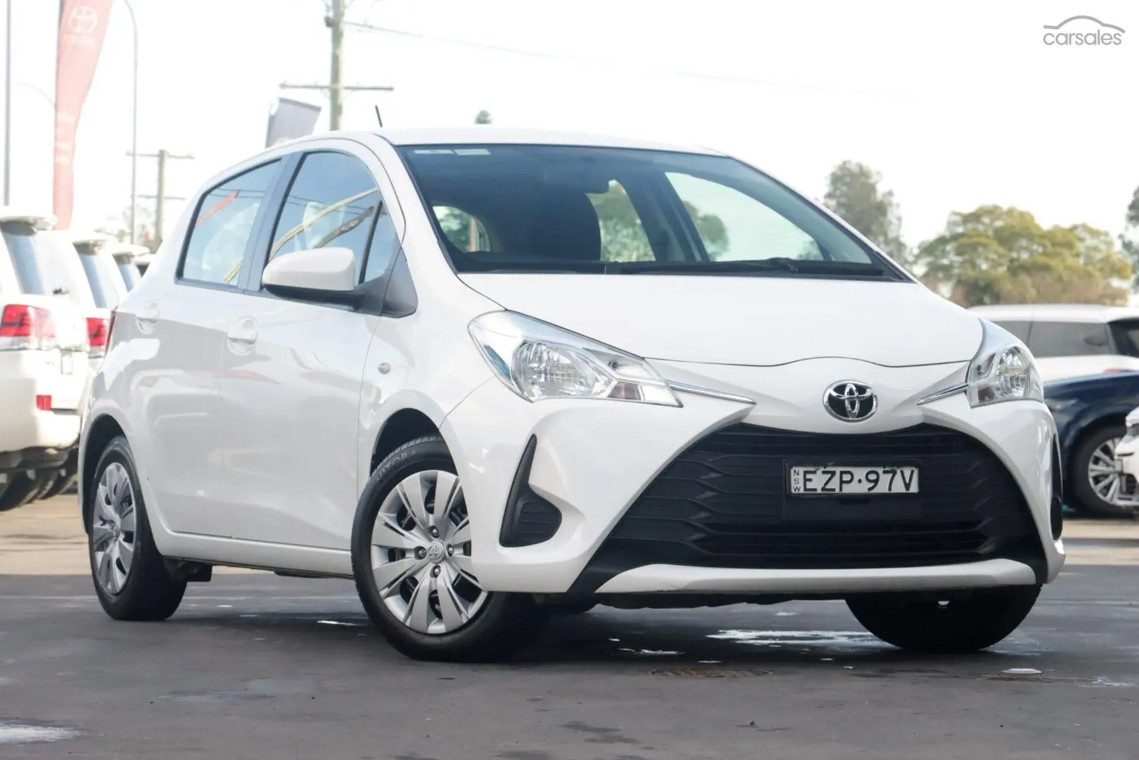 2017 Toyota Yaris Image 1