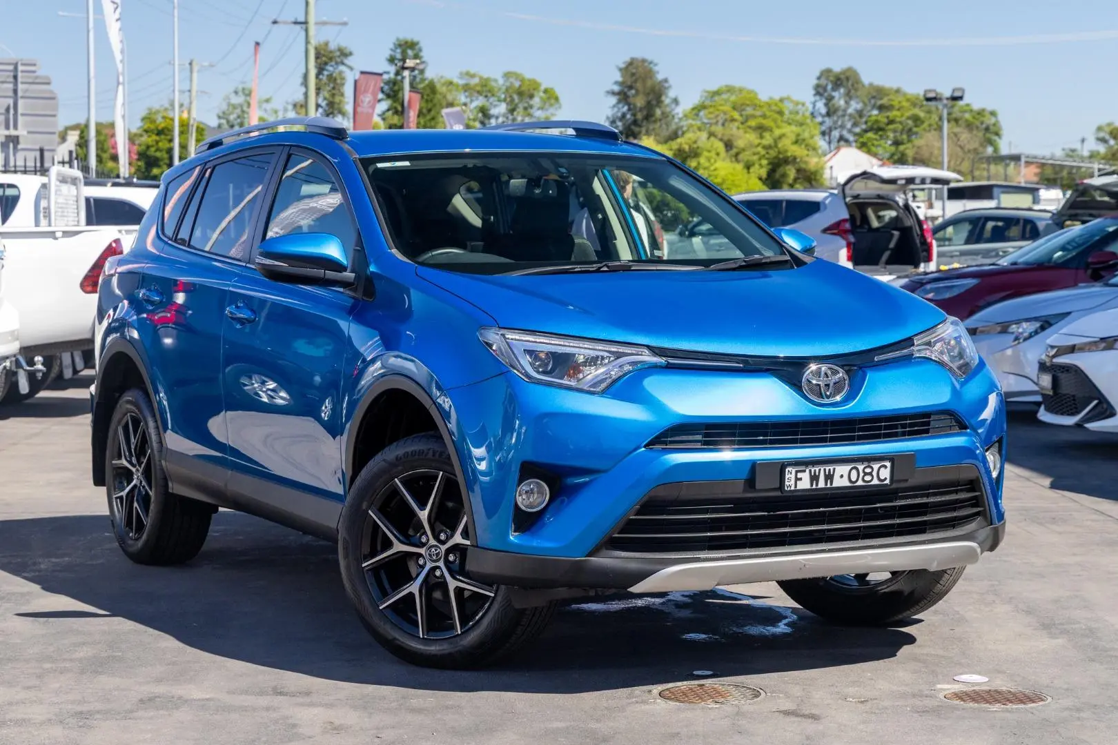 2016 Toyota RAV4 Gallery Image 1