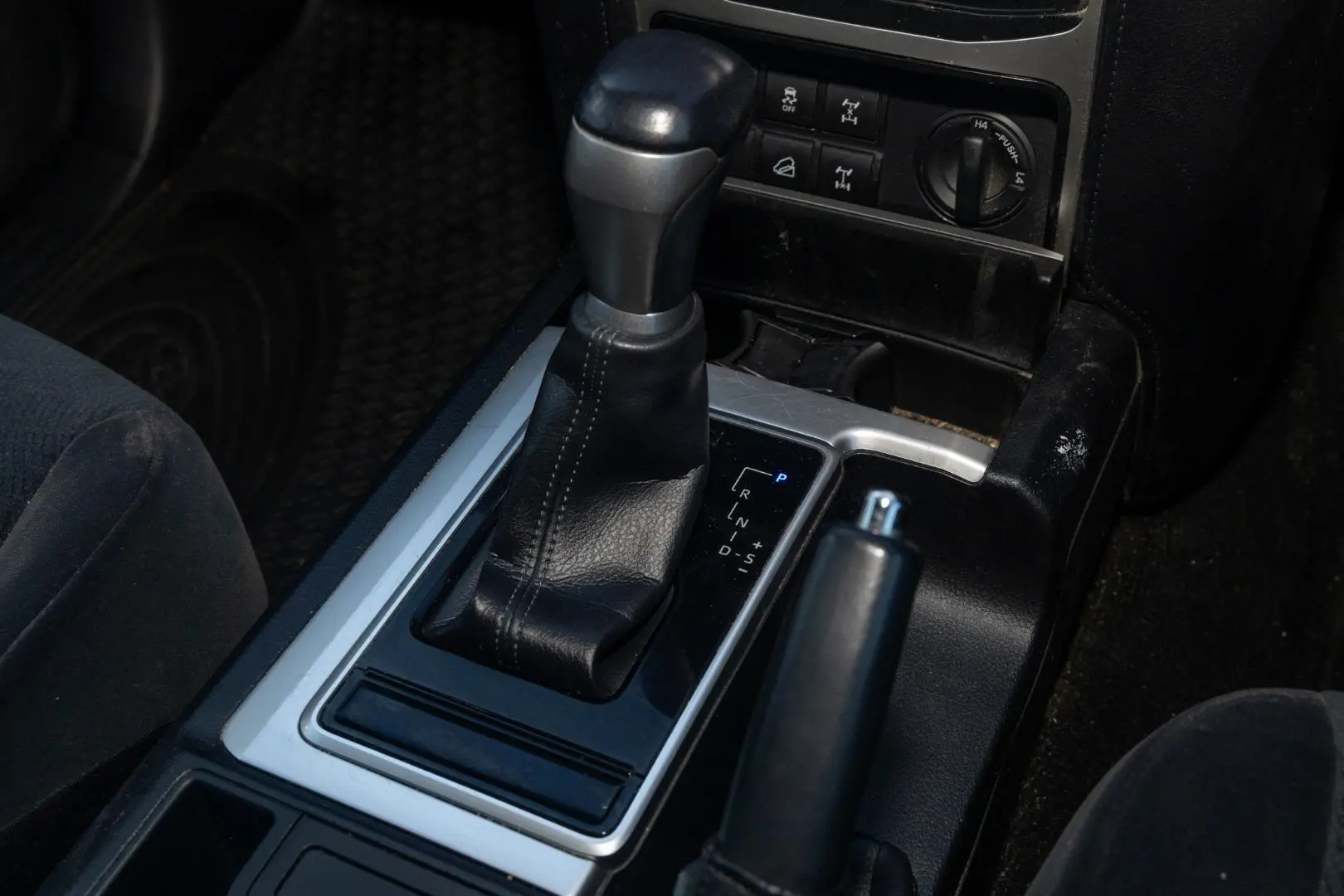 2022 Toyota Landcruiser Prado Gallery Image 16