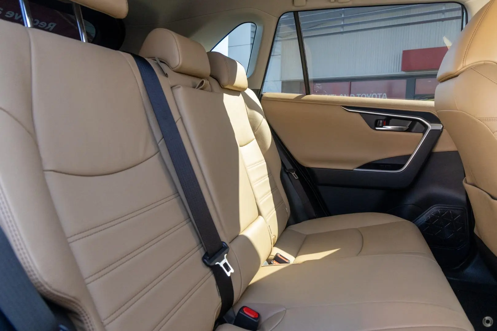 2021 Toyota RAV4 Gallery Image 9