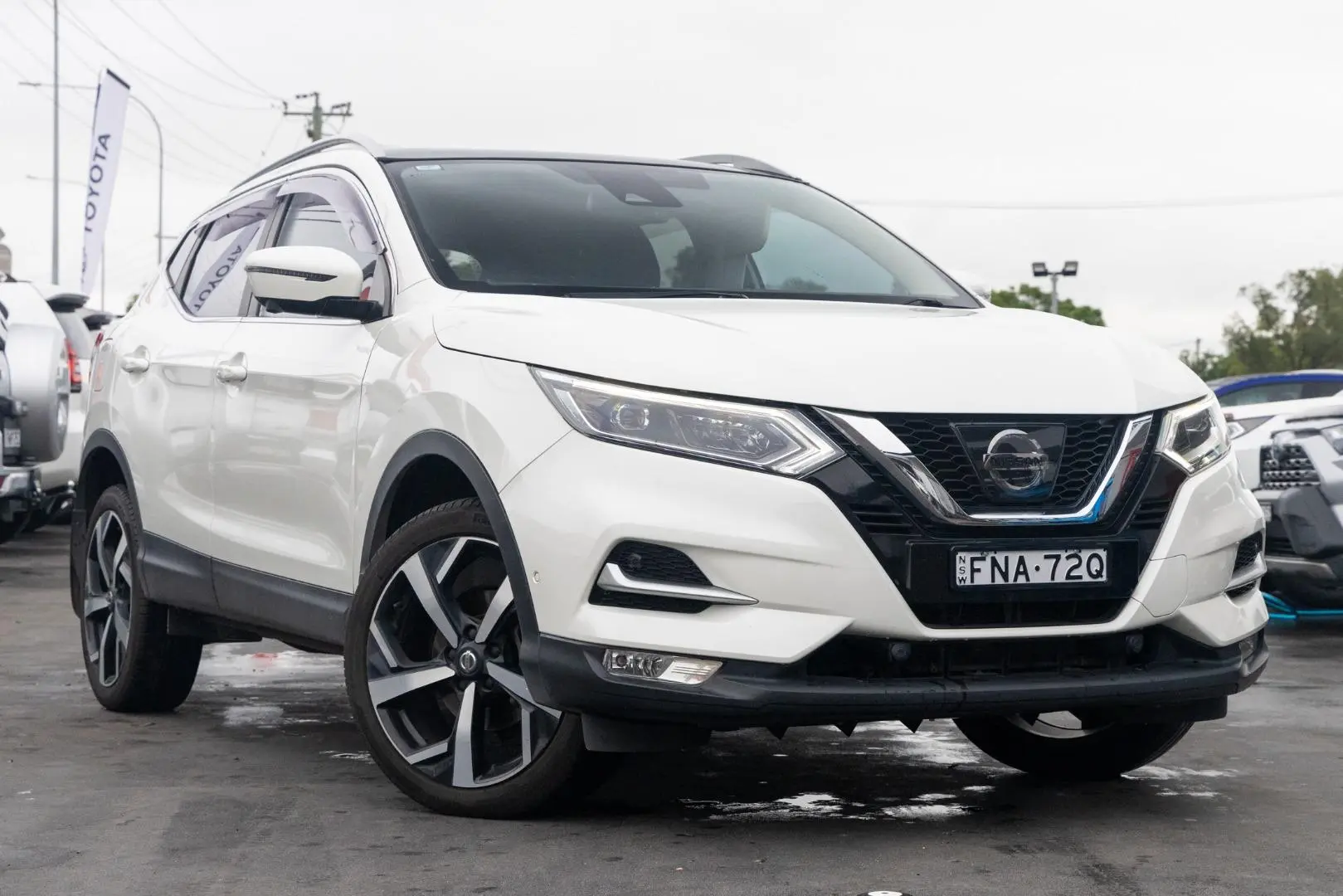 2017 Nissan Qashqai Gallery Image 1