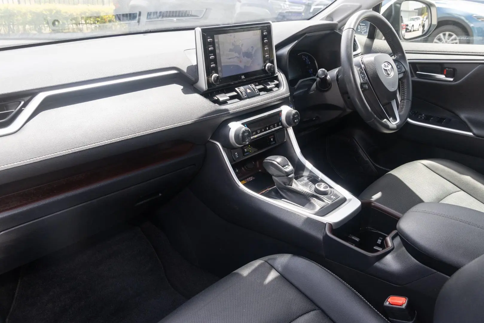 2022 Toyota RAV4 Gallery Image 8