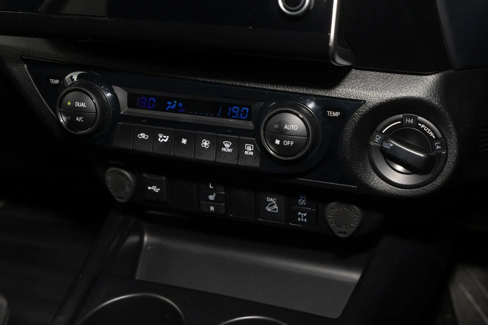 2023 Toyota Hilux Gallery Image 16