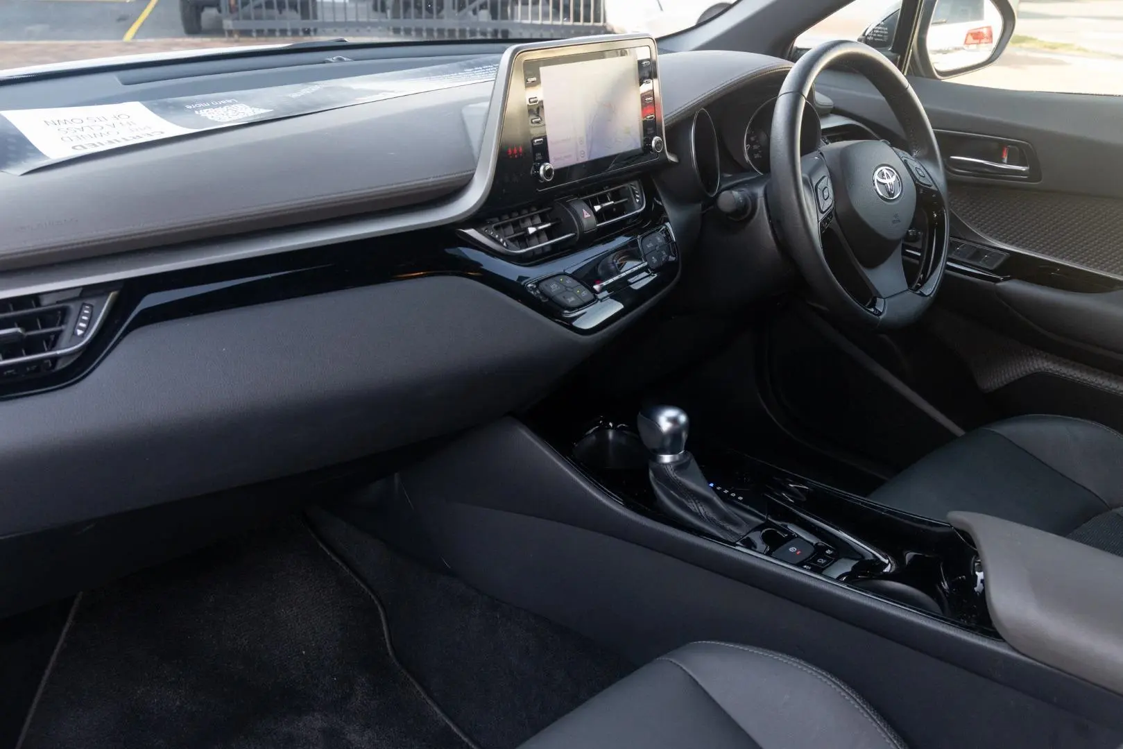 2022 Toyota C-HR Gallery Image 9