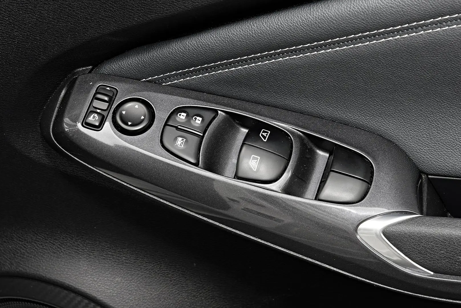 2020 Nissan JUKE Gallery Image 17