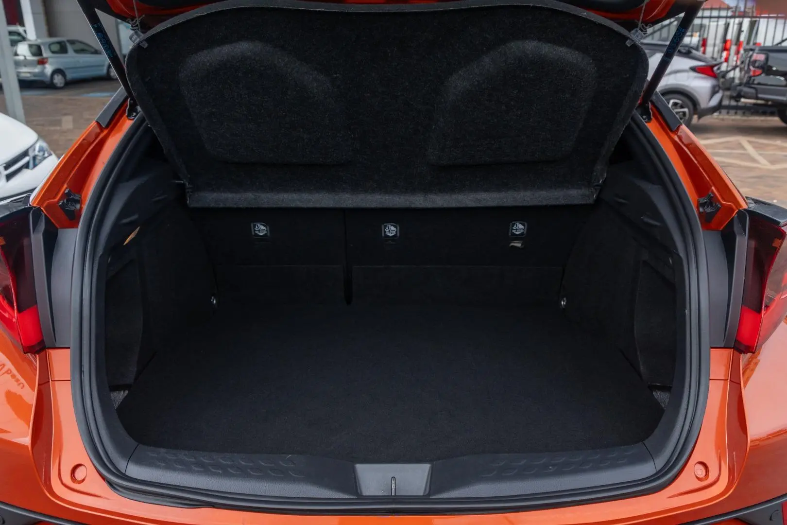 2020 Toyota C-HR Gallery Image 19