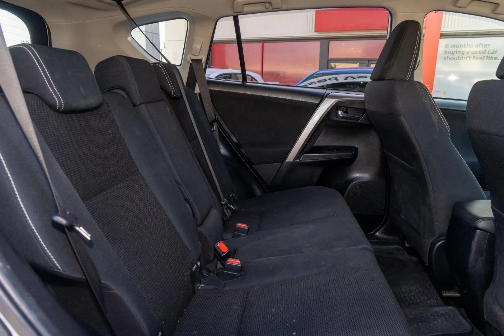 2016 Toyota RAV4 Gallery Image 9