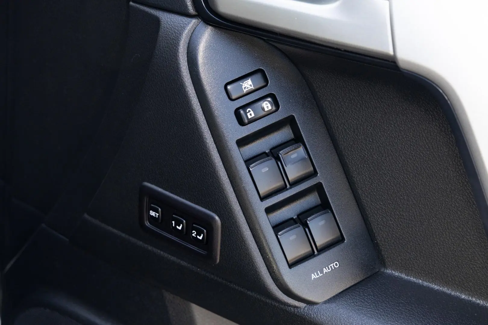 2020 Toyota Landcruiser Prado Gallery Image 18