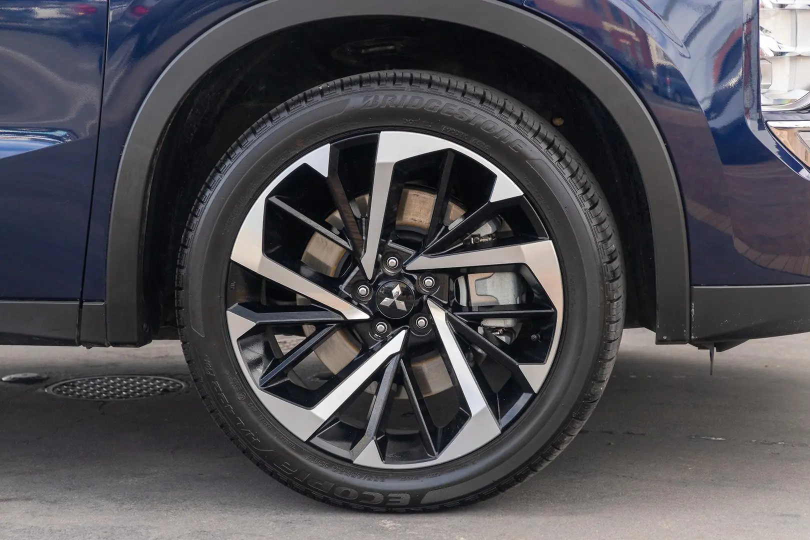 2024 Mitsubishi Outlander Gallery Image 23