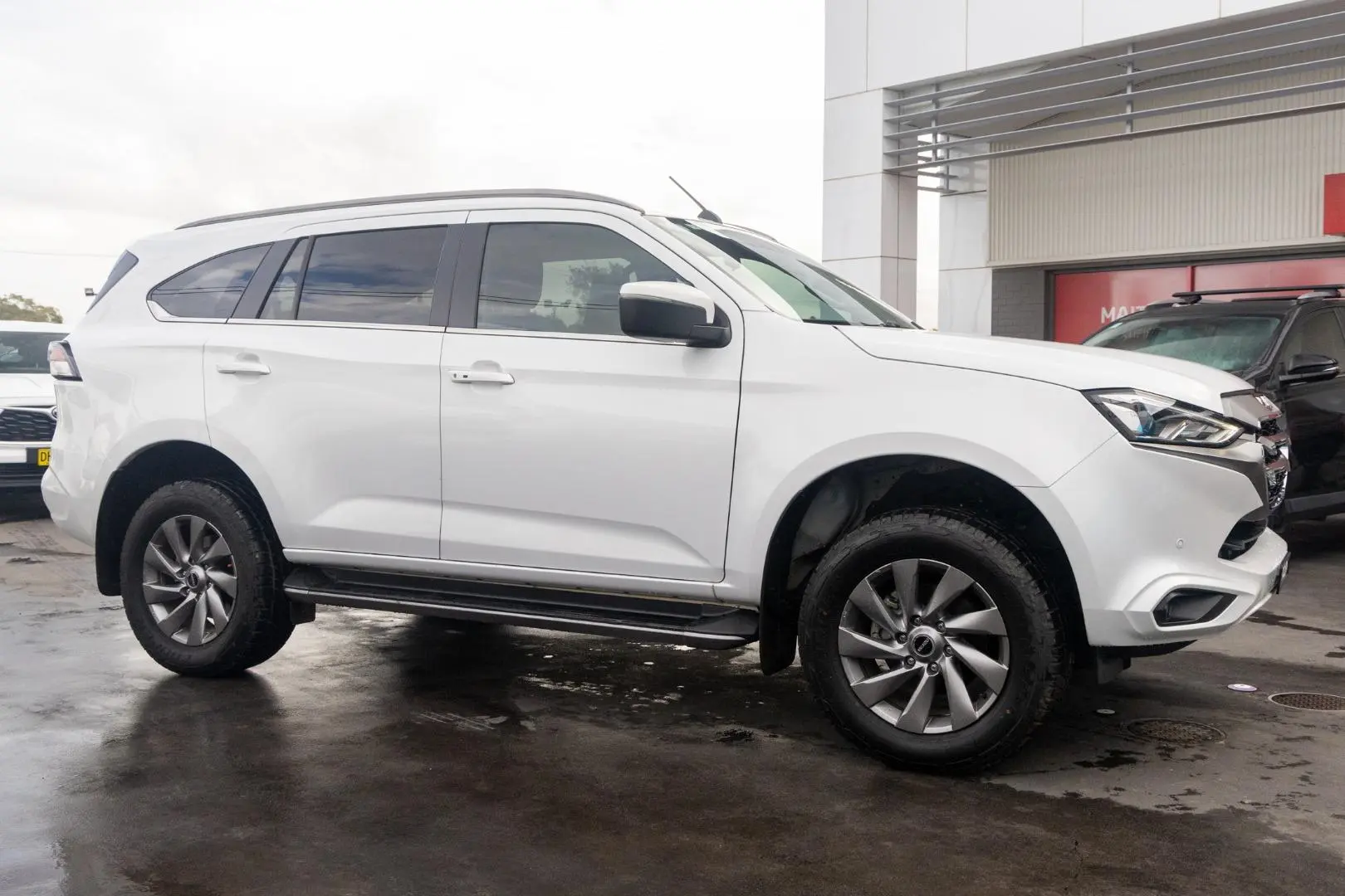 2021 Isuzu MU-X Gallery Image 3