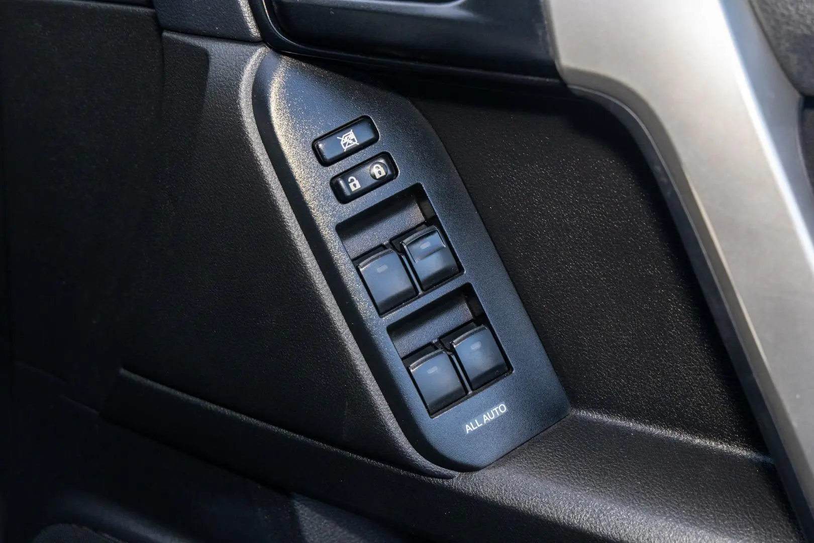 2021 Toyota Landcruiser Prado Gallery Image 18