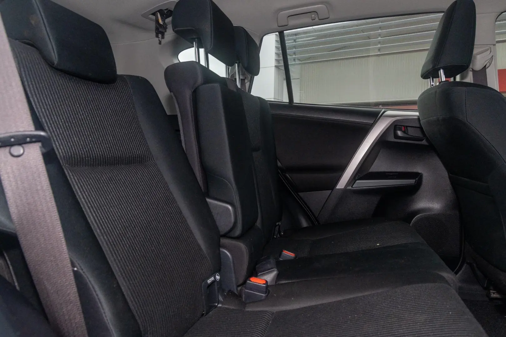 2017 Toyota RAV4 Gallery Image 9