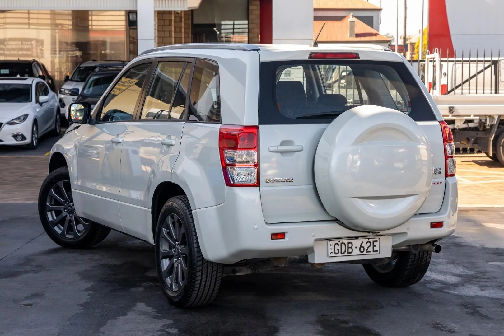 2018 Suzuki Grand Vitara Gallery Image 2