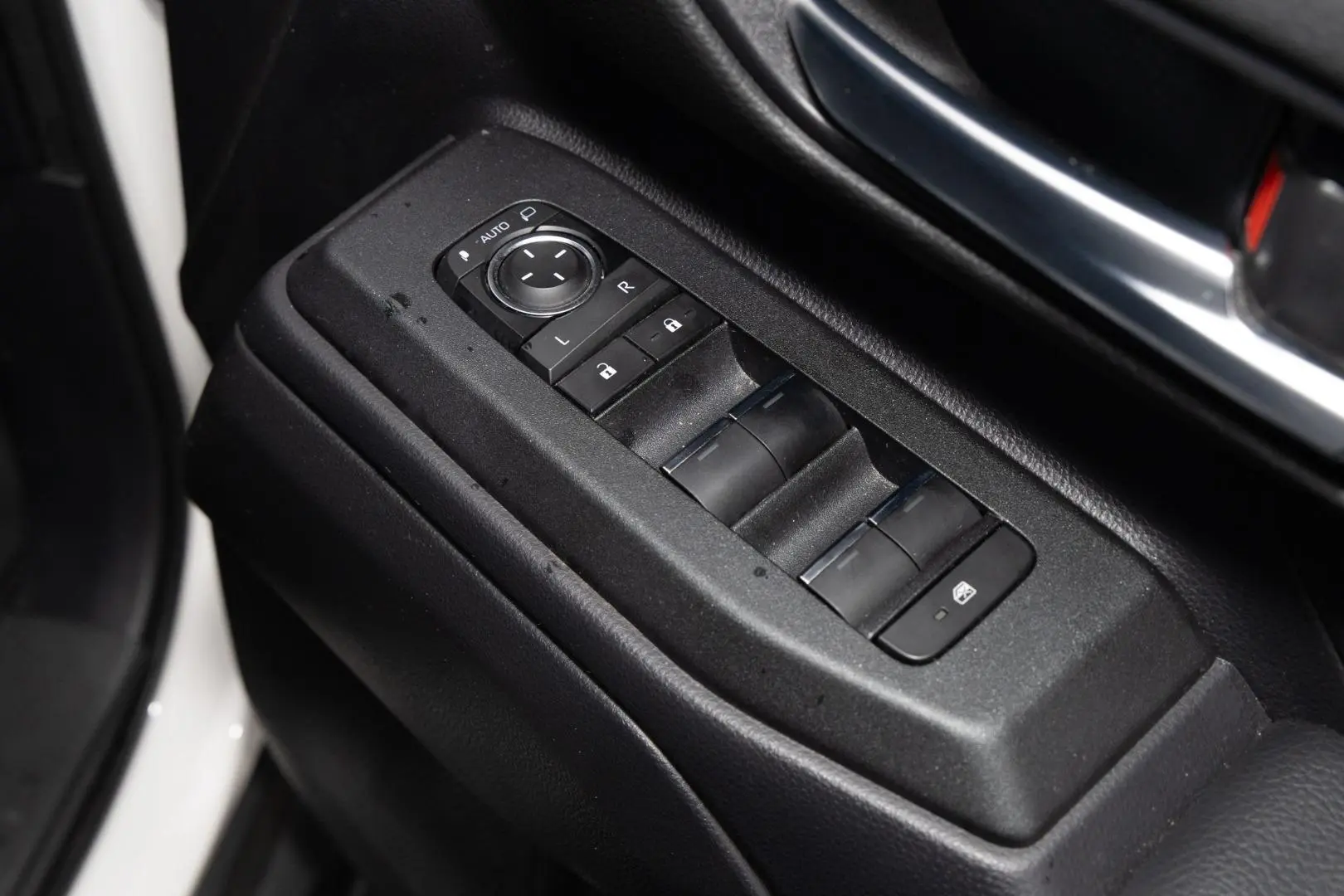 2025 Toyota Landcruiser Prado Gallery Image 18