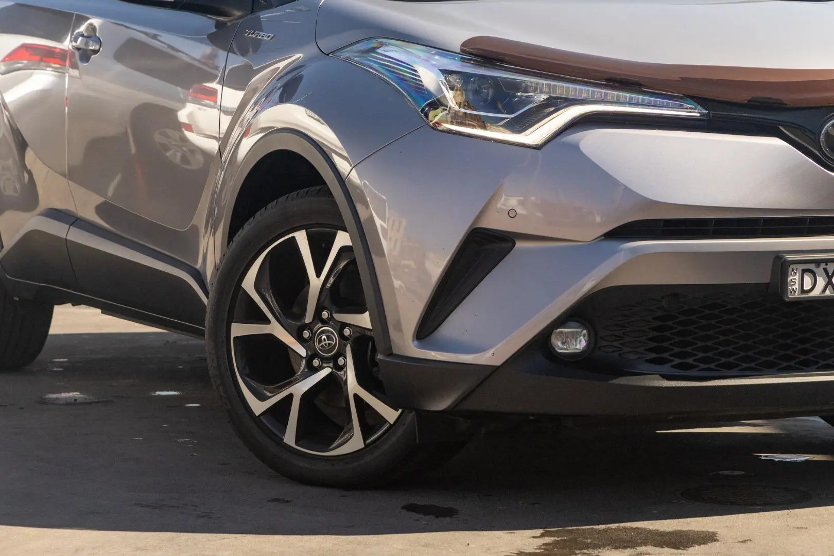 2018 Toyota C-HR Gallery Image 6