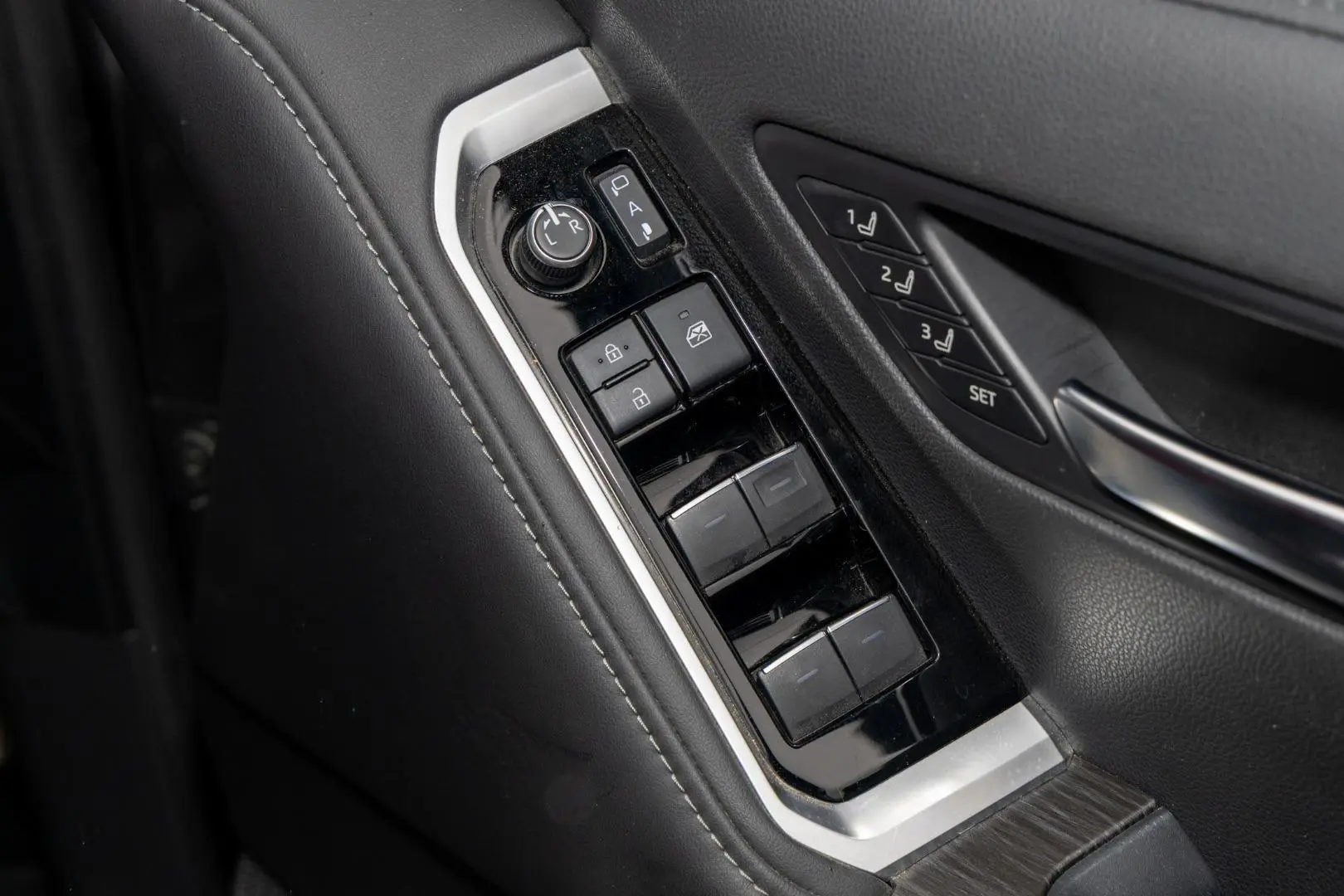 2022 Toyota Landcruiser Gallery Image 18