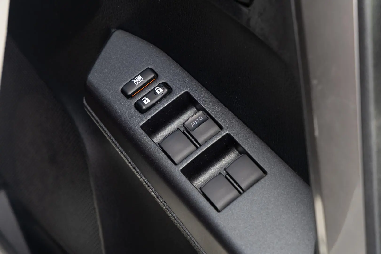 2018 Toyota RAV4 Gallery Image 18