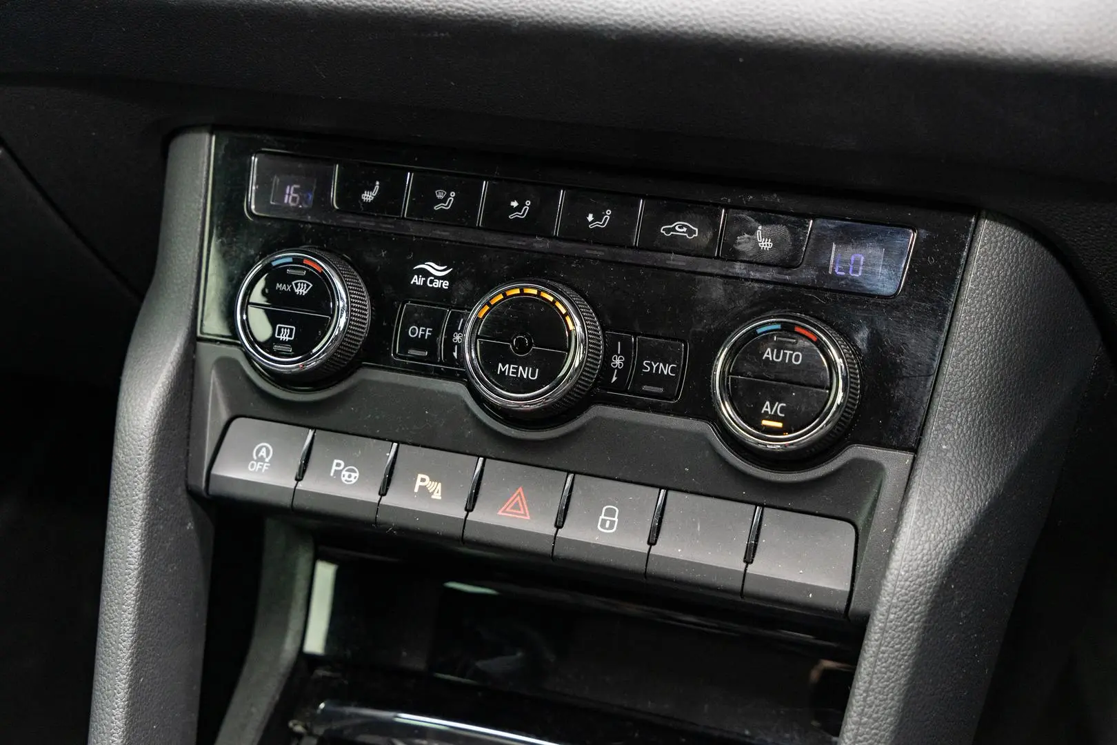 2020 SKODA Karoq Gallery Image 16