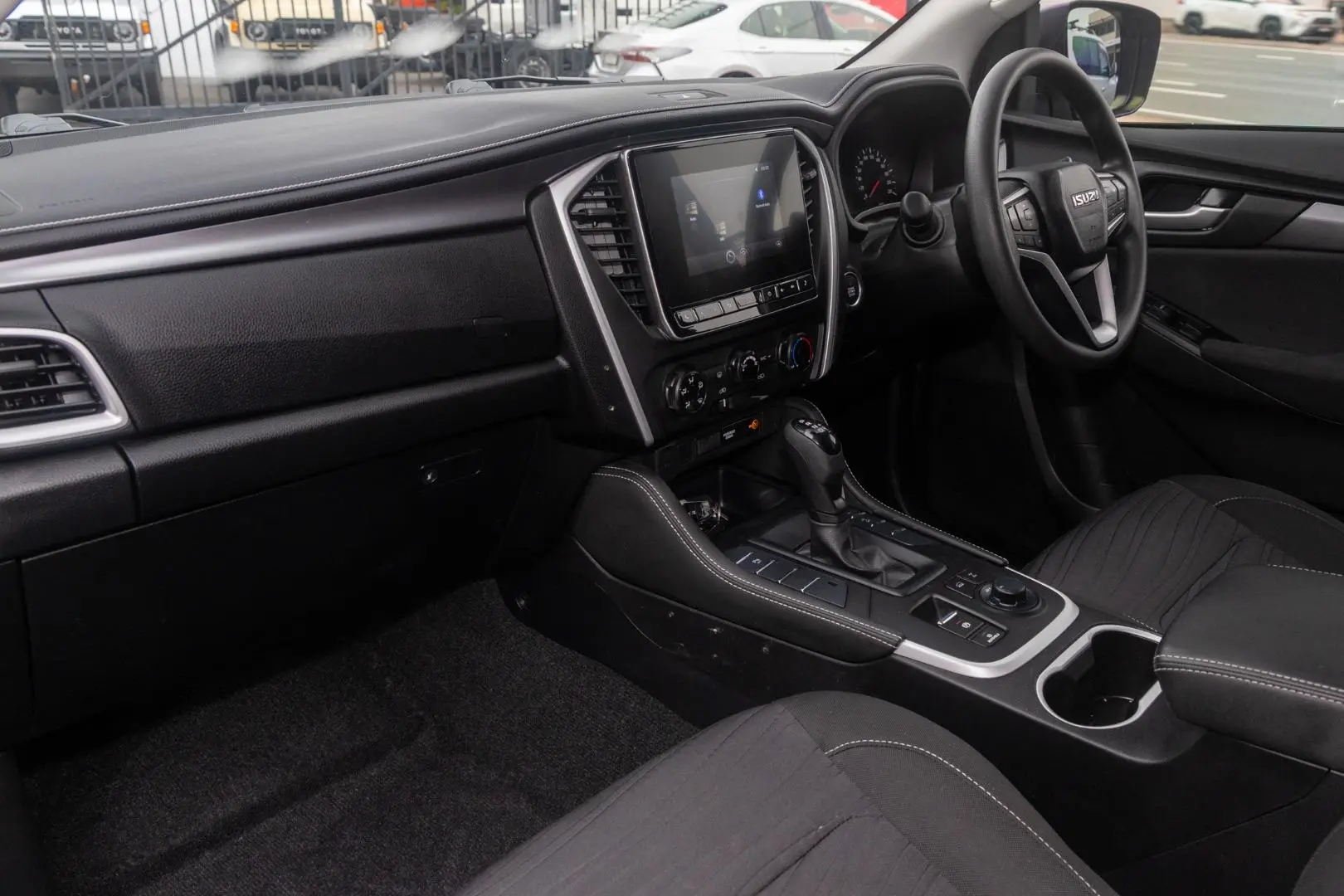 2022 Isuzu MU-X Gallery Image 8