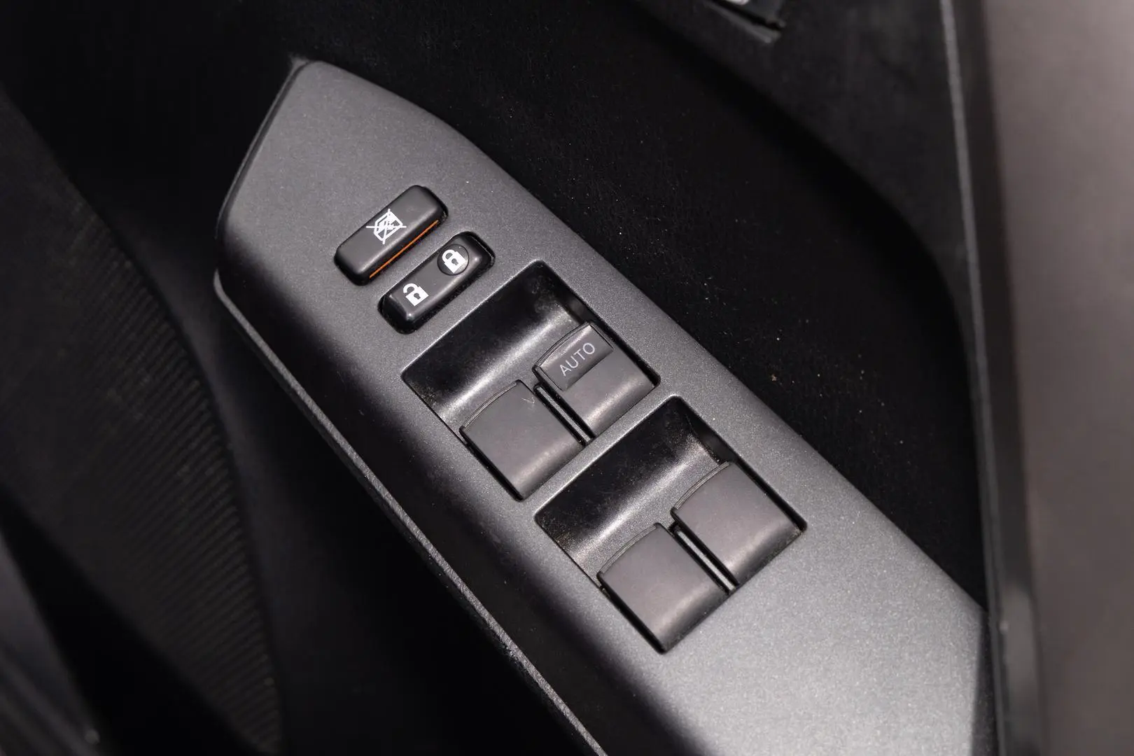 2017 Toyota RAV4 Gallery Image 18