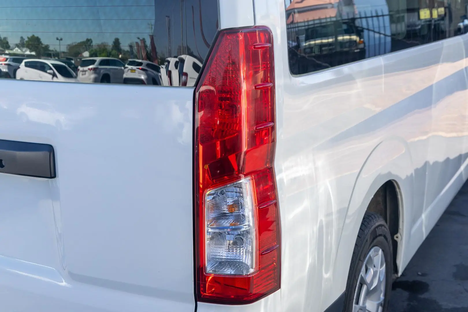 2019 Toyota Hiace Gallery Image 21