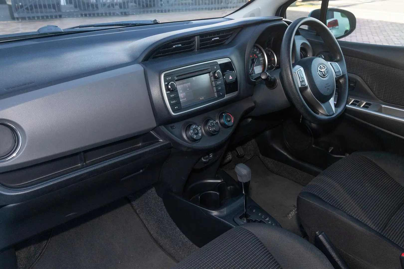 2015 Toyota Yaris Gallery Image 8