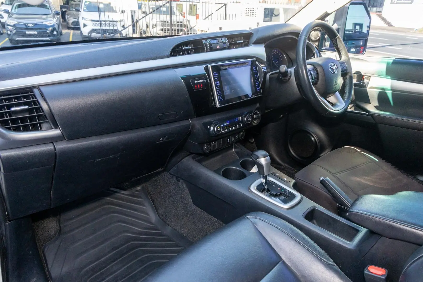 2017 Toyota Hilux Gallery Image 8