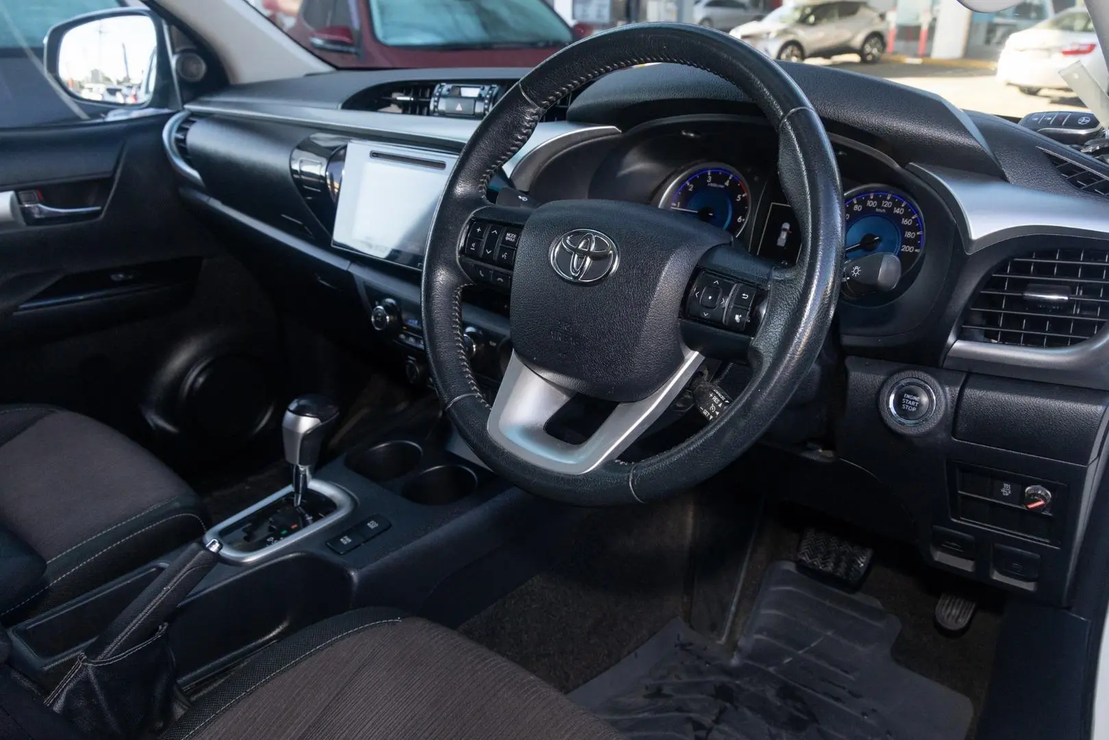 2017 Toyota Hilux Gallery Image 7