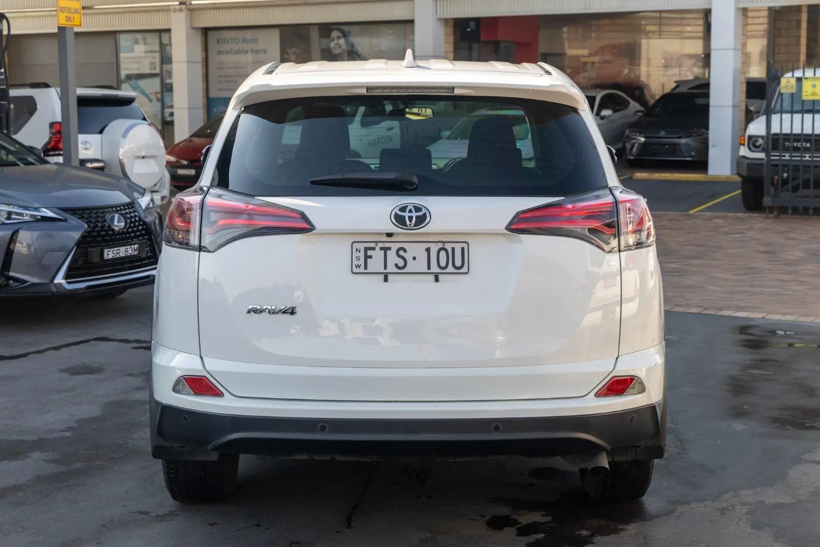 2016 Toyota RAV4 Gallery Image 5