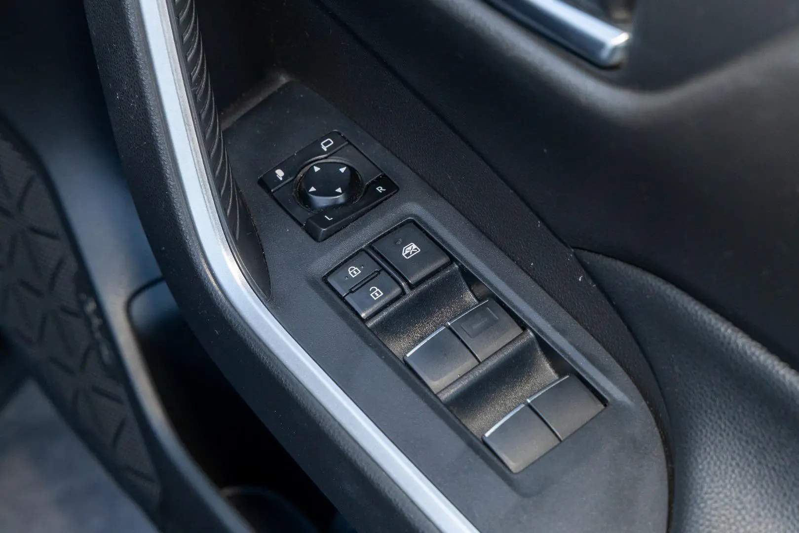2020 Toyota RAV4 Gallery Image 17