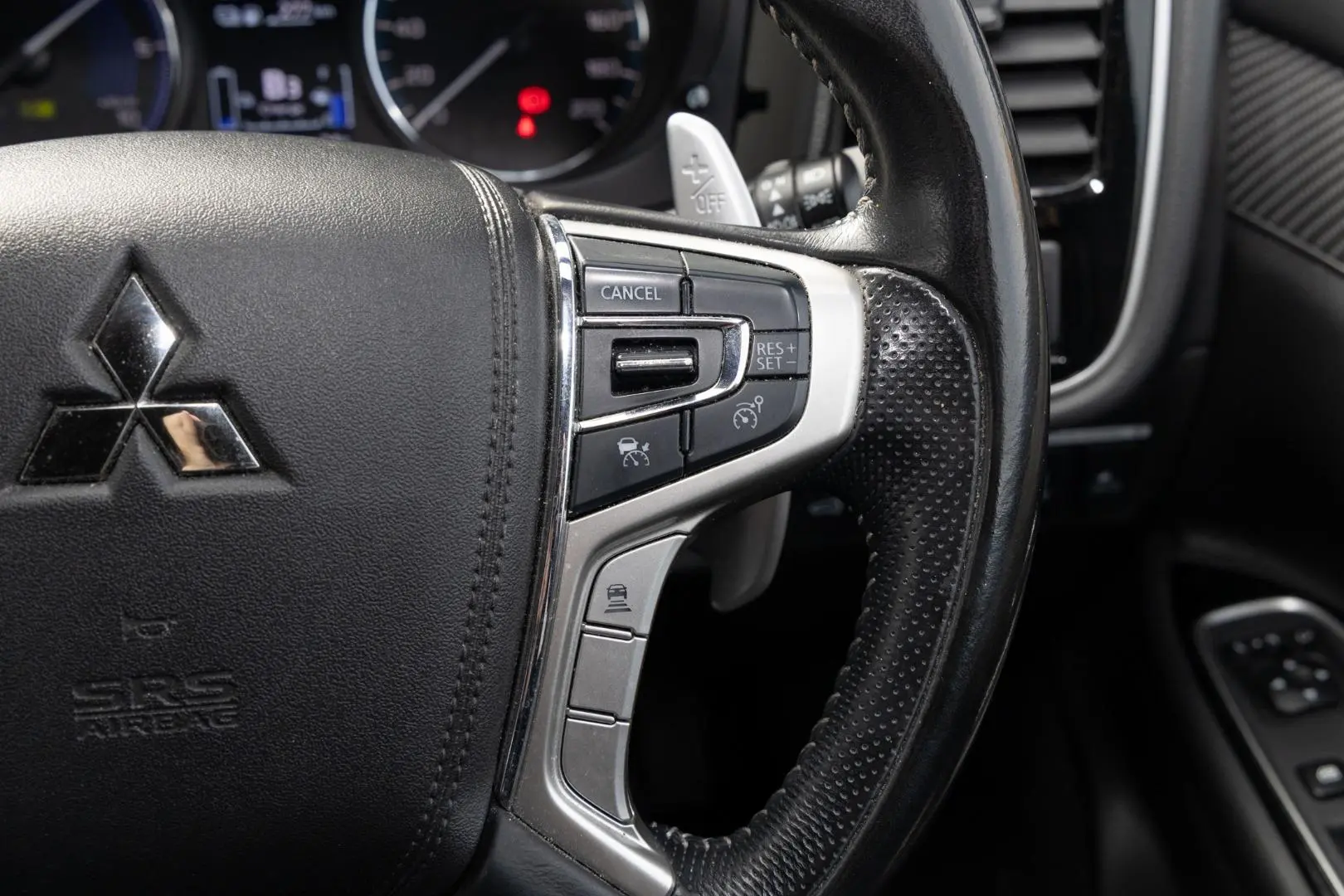 2020 Mitsubishi Outlander Gallery Image 12