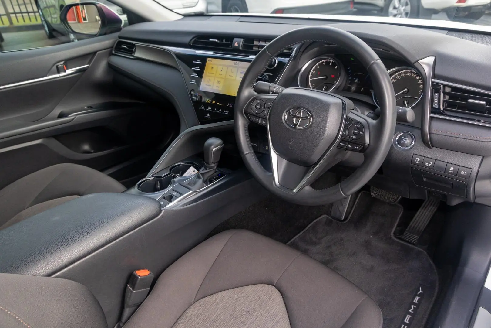 2019 Toyota Camry Gallery Image 7
